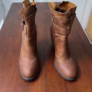 Steven by Steve Madden sz 9 Riskey boots in brown leather, brass hardware